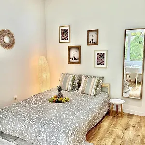 https://les-cocons-botanique.brusselshotelsbook.com